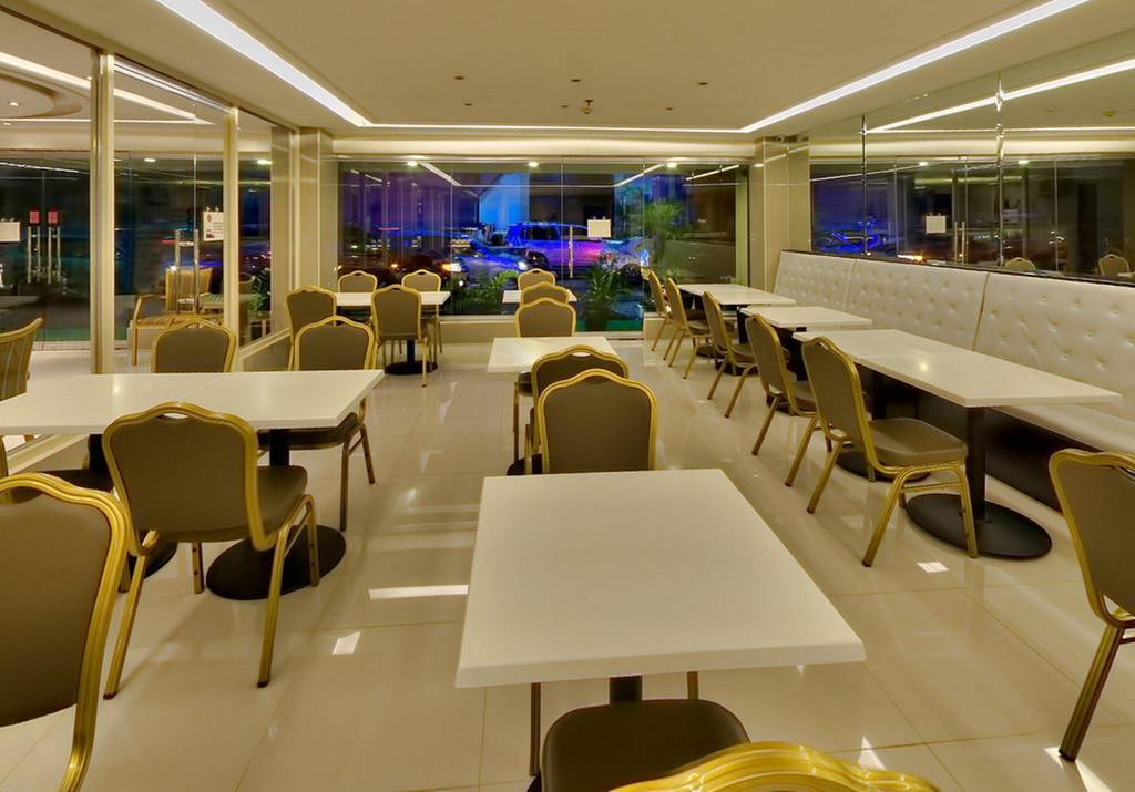 D Circle Hotel Manila Bagian luar foto