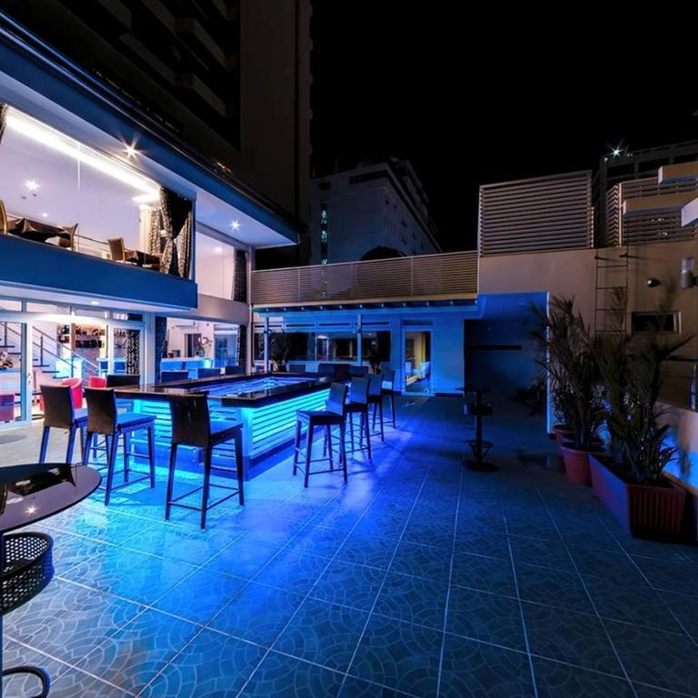D Circle Hotel Manila Bagian luar foto