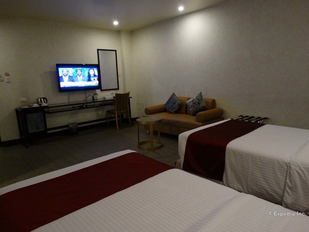 D Circle Hotel Manila Bagian luar foto