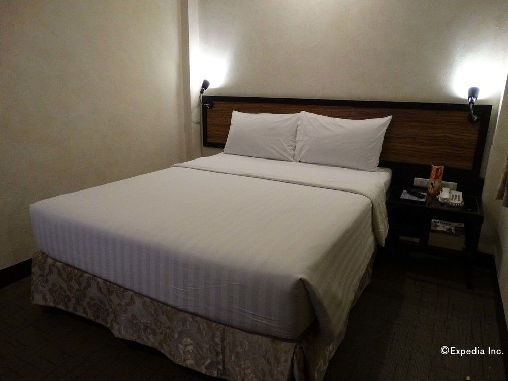 D Circle Hotel Manila Bagian luar foto