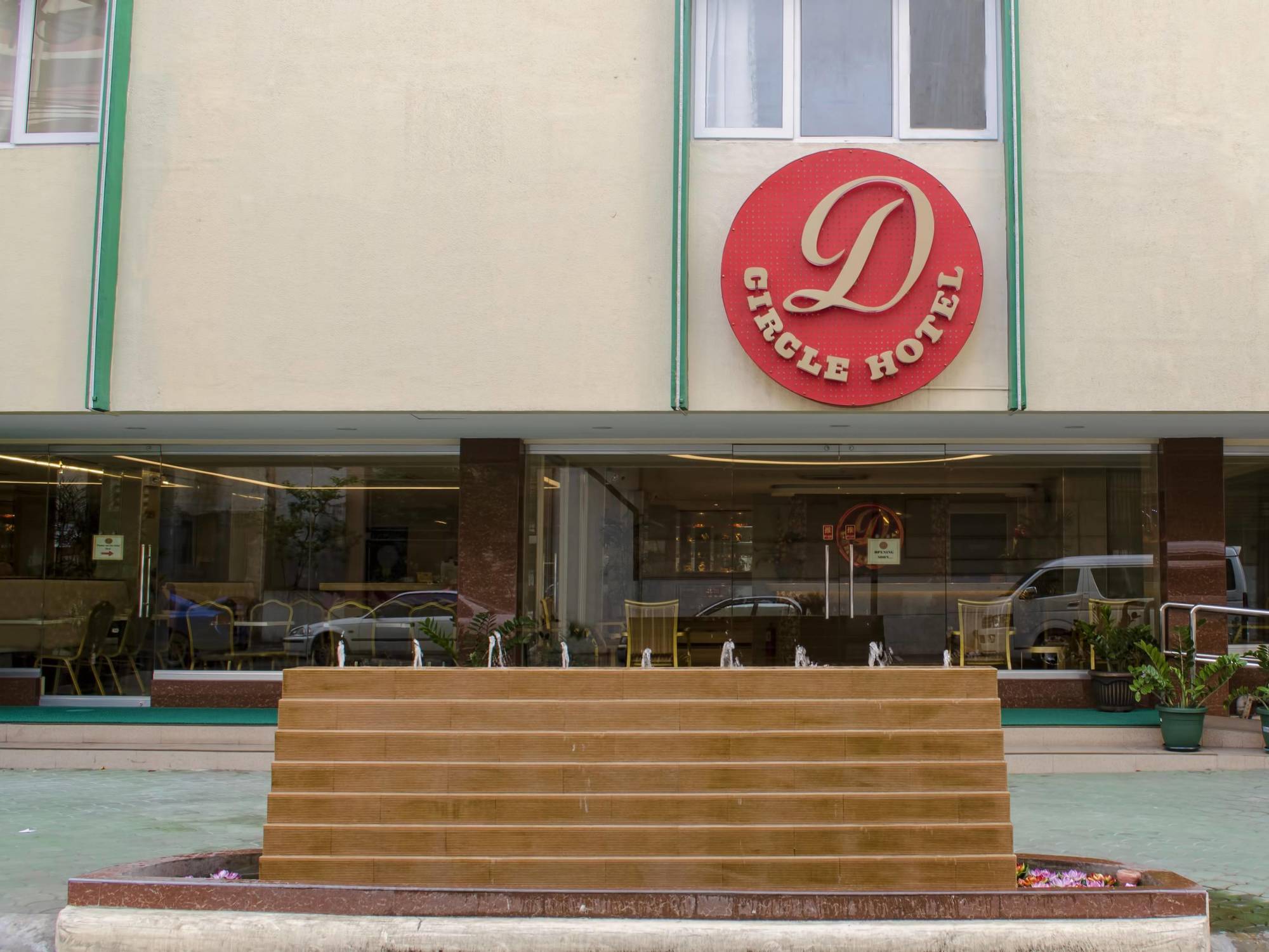 D Circle Hotel Manila Bagian luar foto