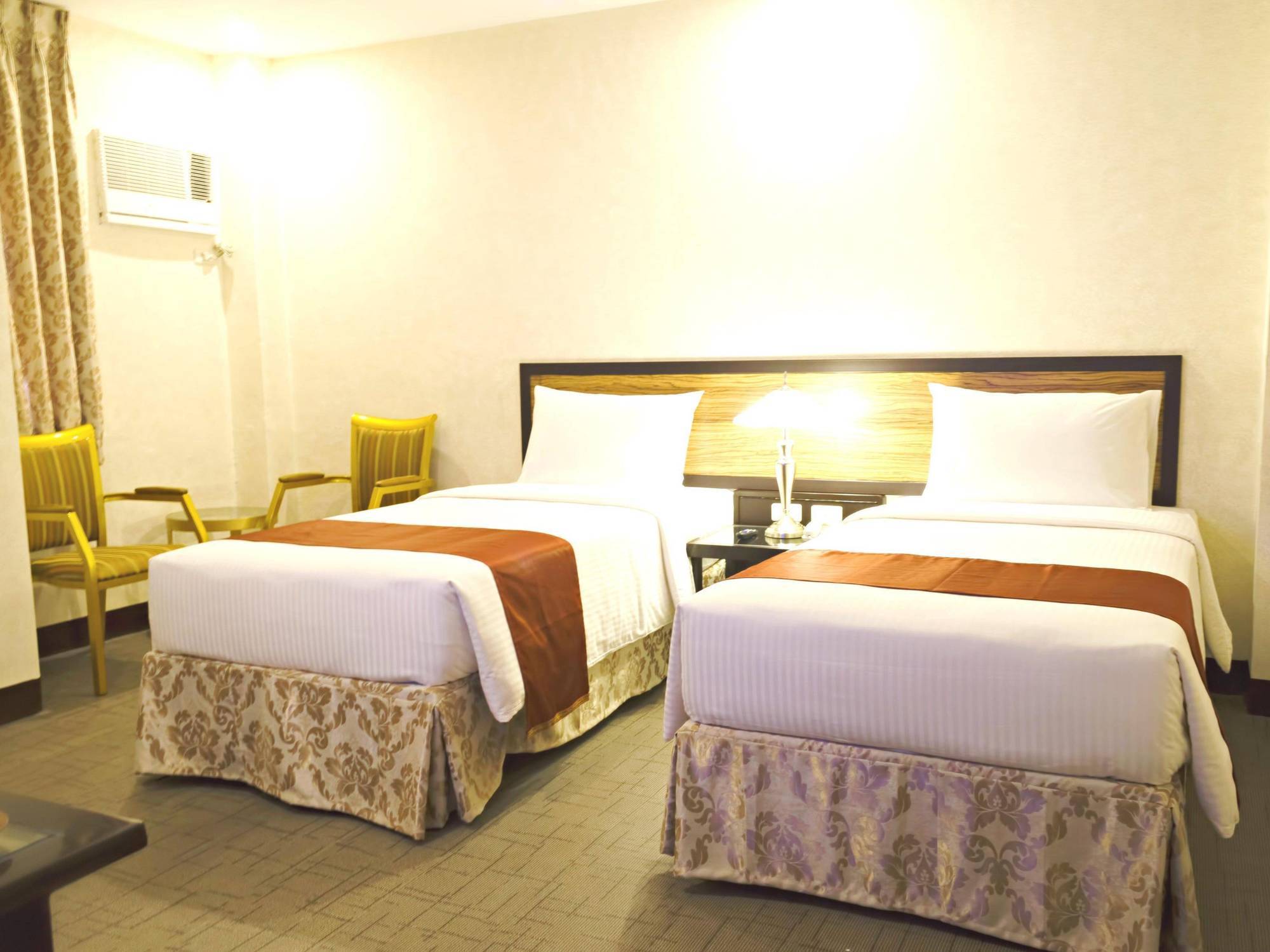 D Circle Hotel Manila Bagian luar foto