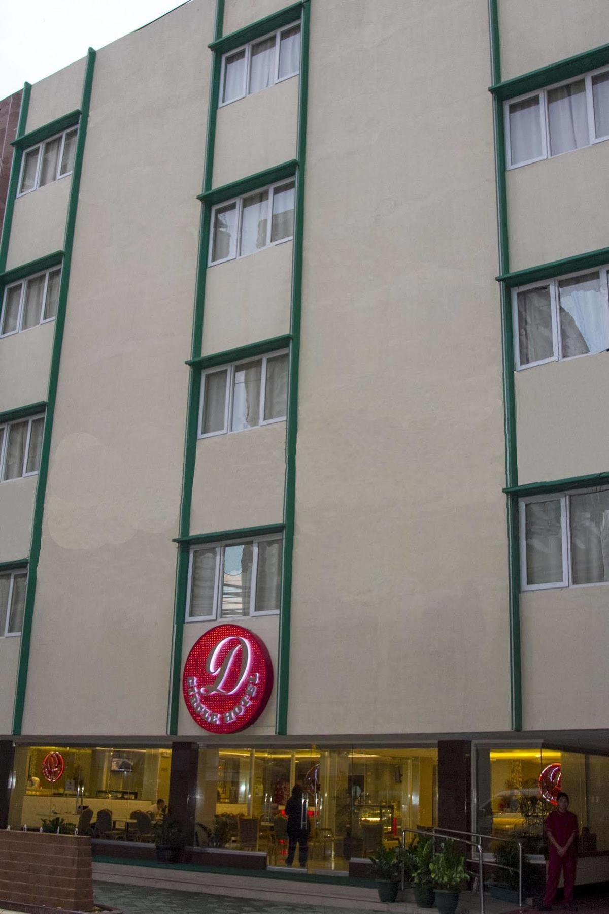 D Circle Hotel Manila Bagian luar foto