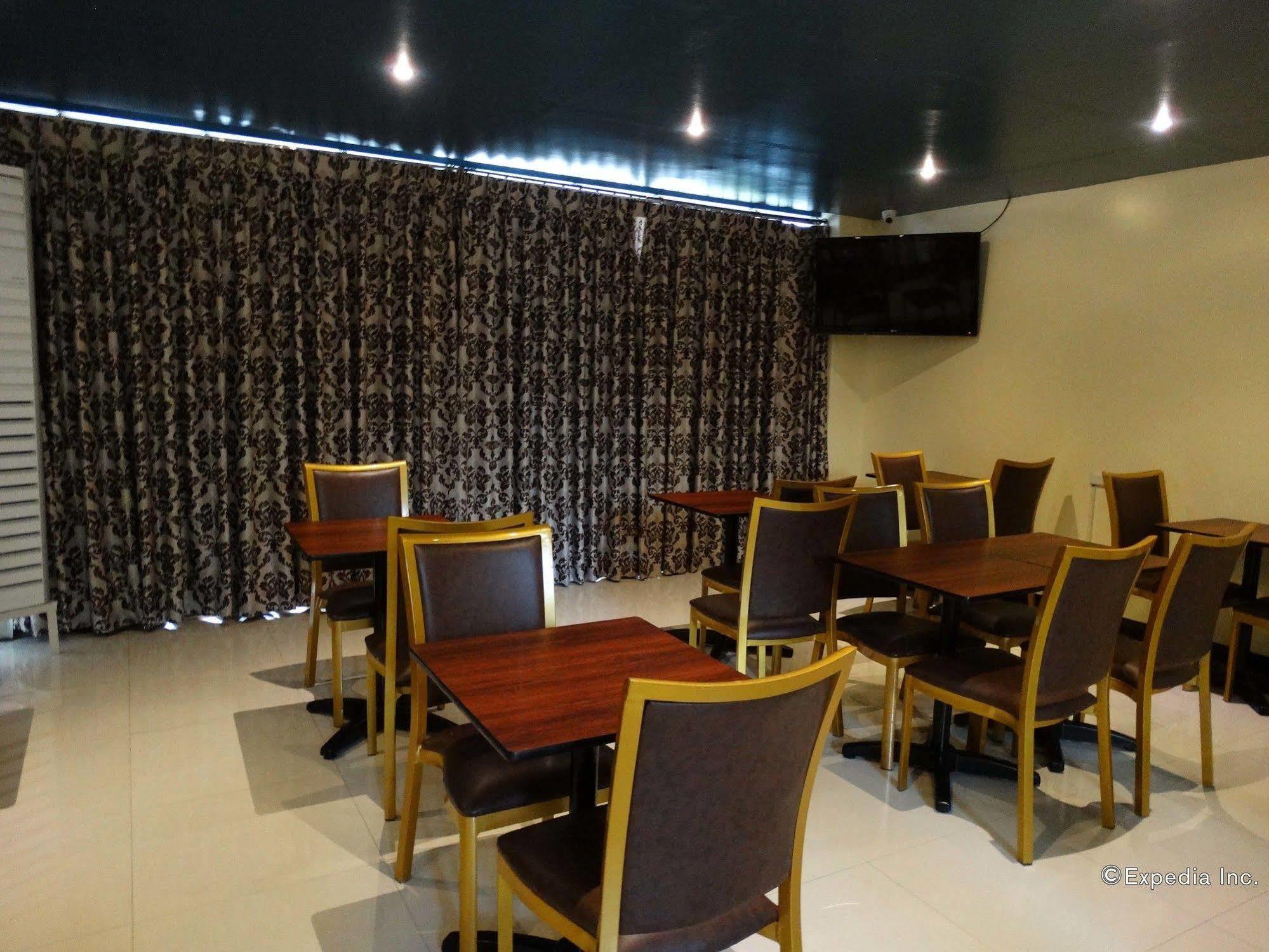 D Circle Hotel Manila Bagian luar foto