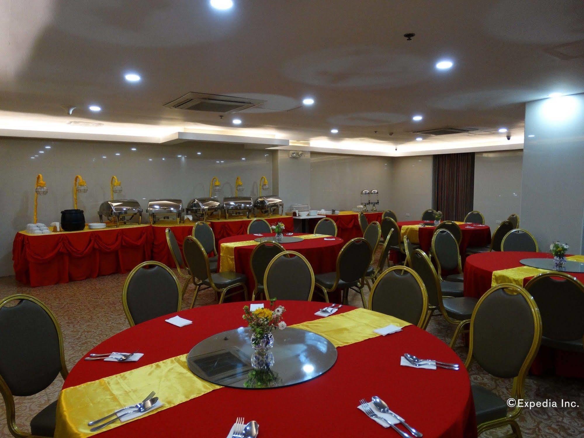 D Circle Hotel Manila Bagian luar foto
