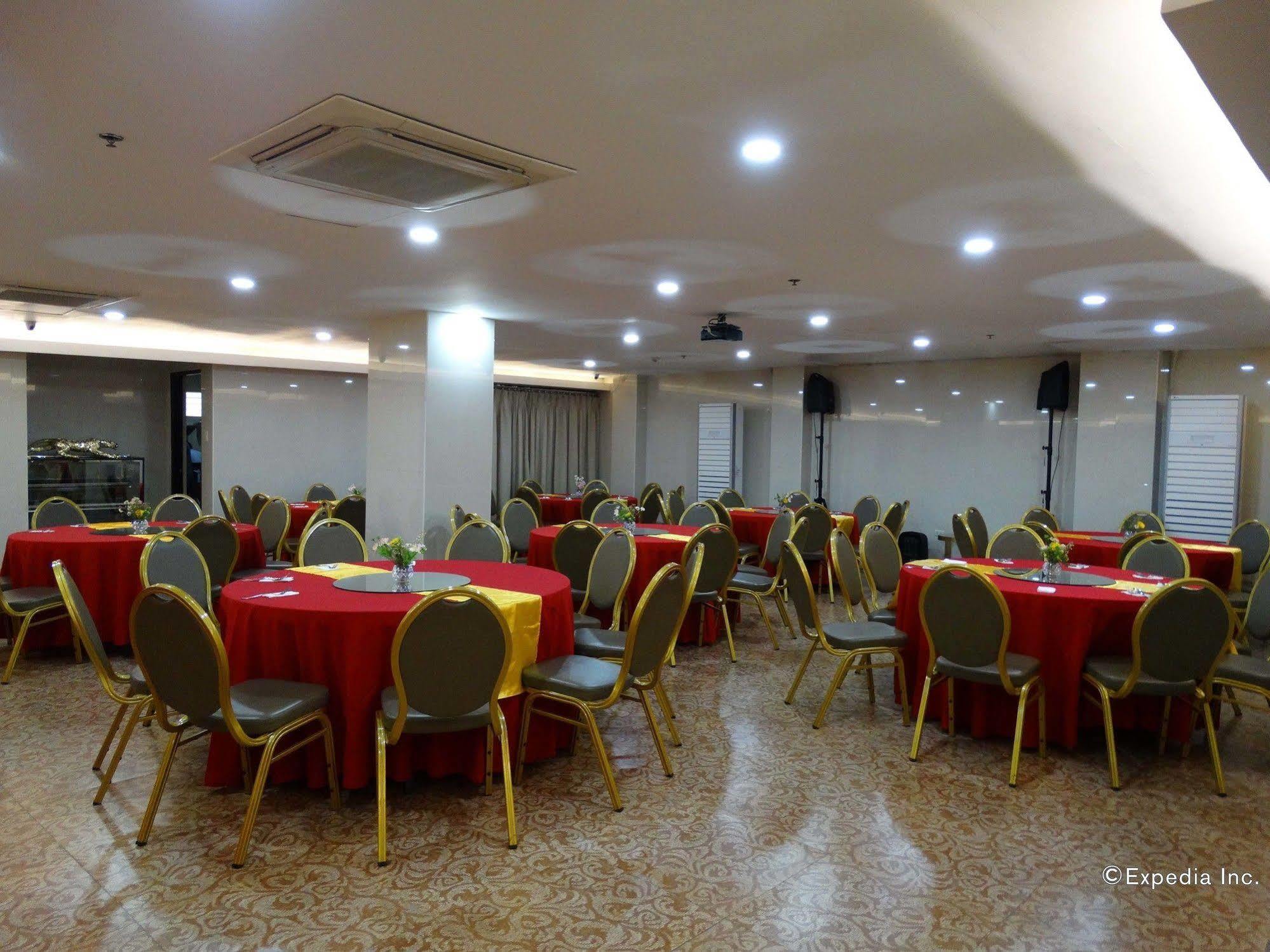 D Circle Hotel Manila Bagian luar foto