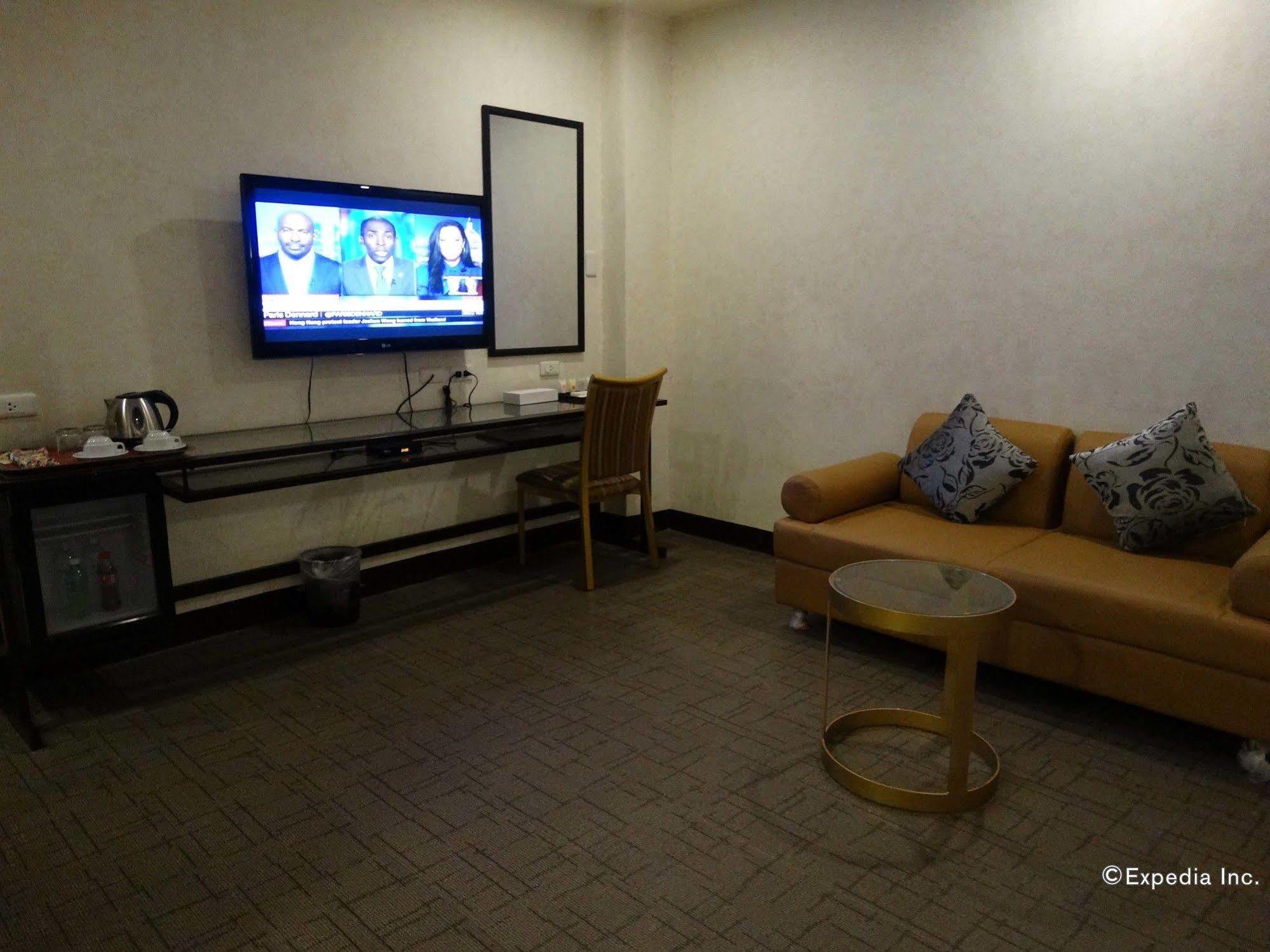 D Circle Hotel Manila Bagian luar foto