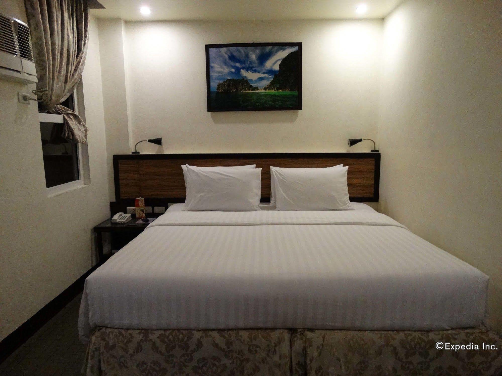 D Circle Hotel Manila Bagian luar foto