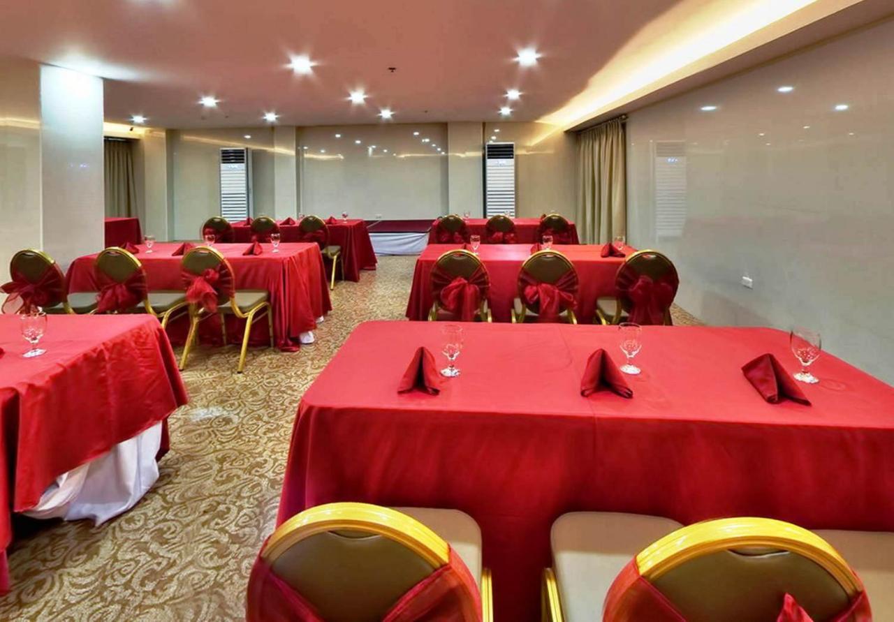 D Circle Hotel Manila Bagian luar foto