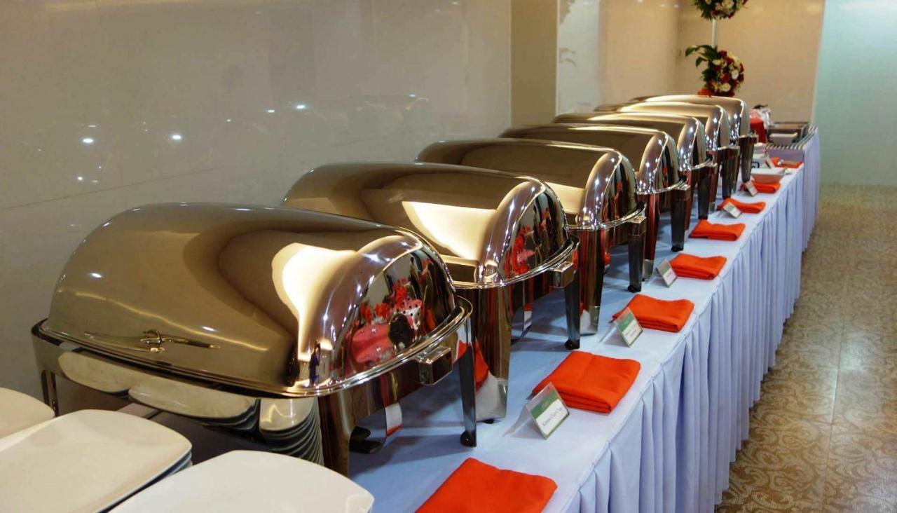 D Circle Hotel Manila Bagian luar foto